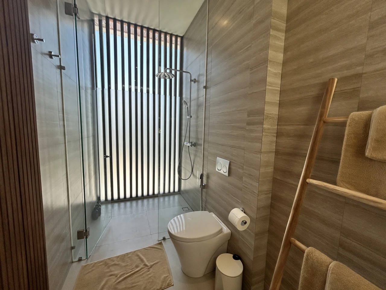 Luxury 2BR Villa w/ Ocean Views & Pool