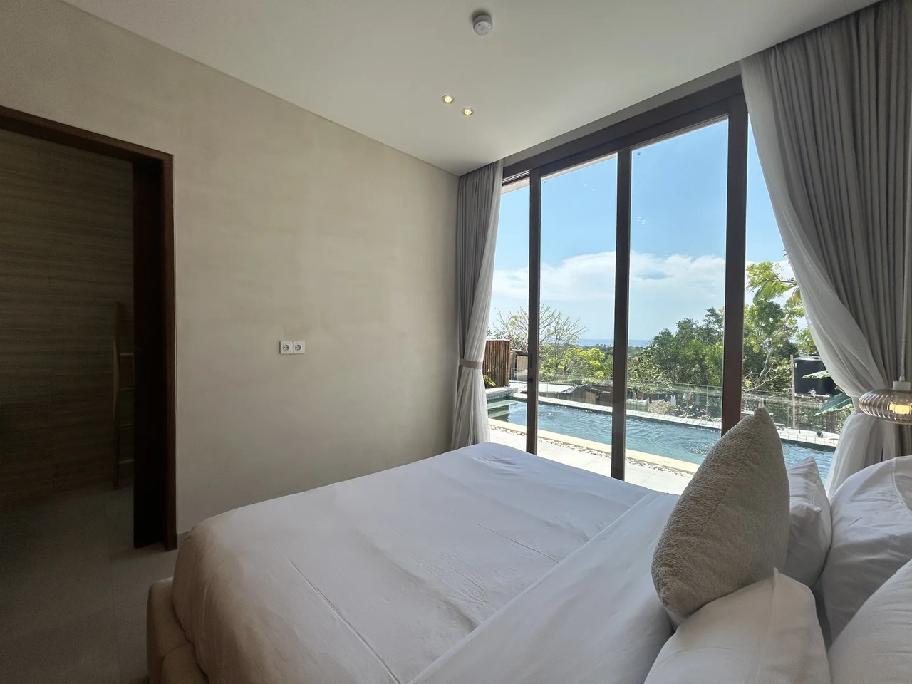 Luxury 2BR Villa w/ Ocean Views & Pool