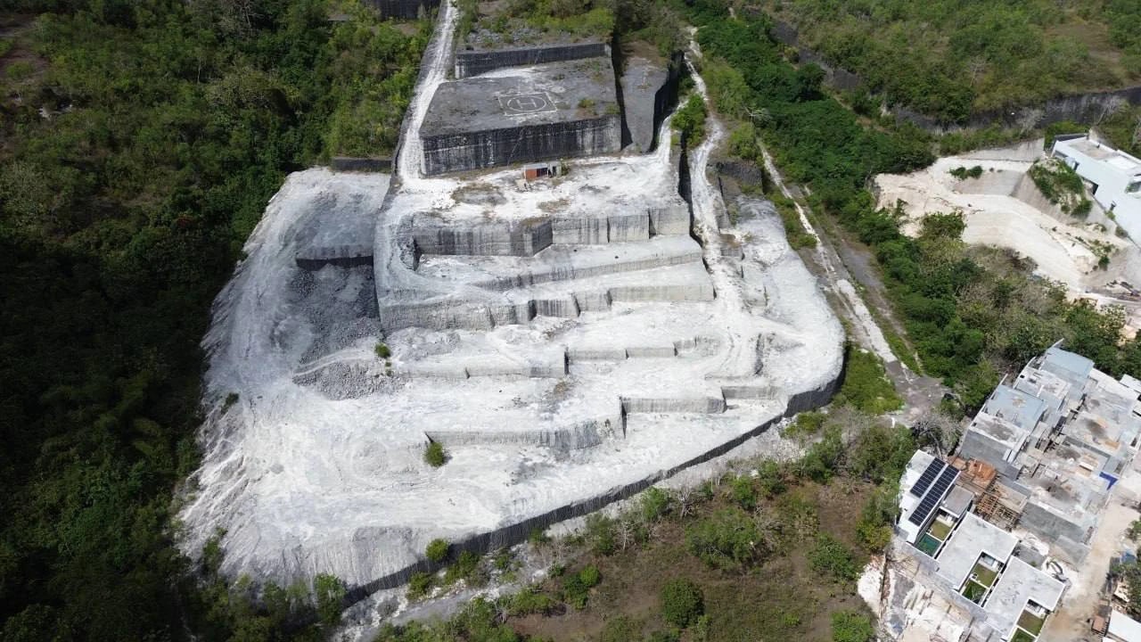 Unique 180,000 m² land plot on a cliff