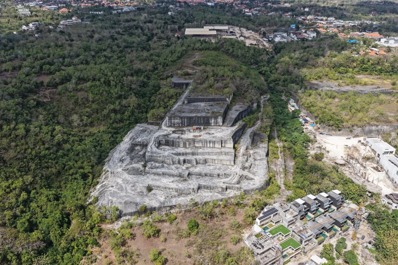 Unique 140 ares land plot on a cliff
