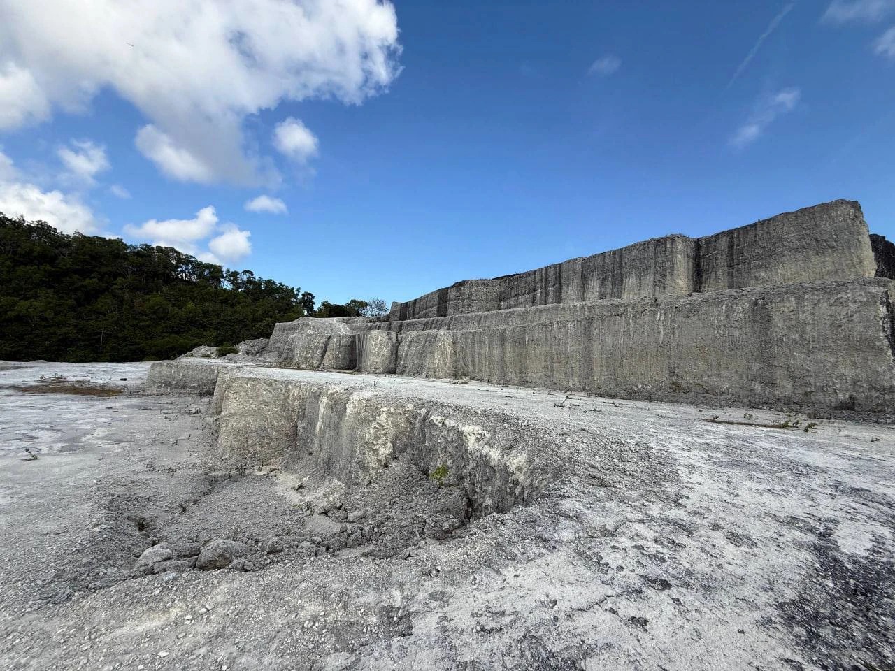 Unique 180,000 m² land plot on a cliff