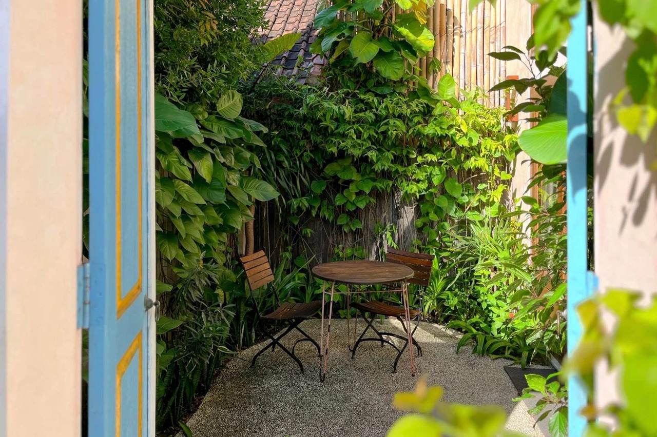 LEASEHOLD - 5BR Poolside Loft