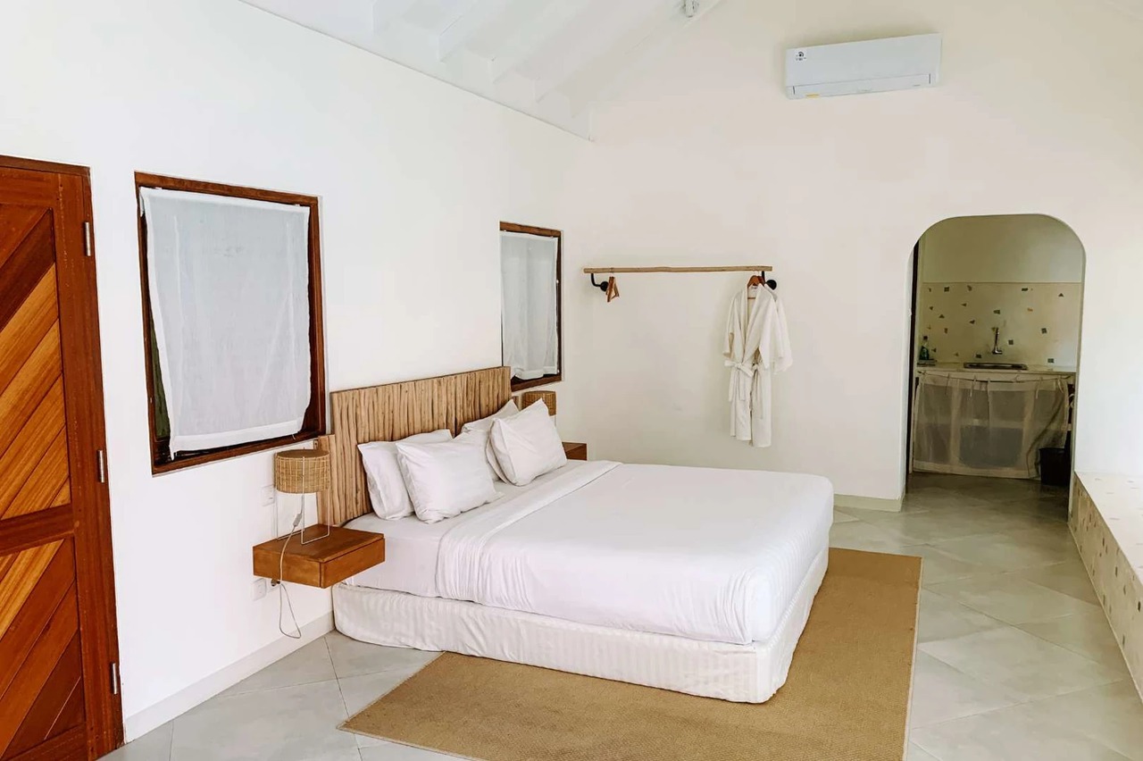 LEASEHOLD - 5BR Poolside Loft