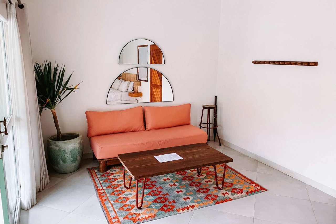 LEASEHOLD - 5BR Poolside Loft