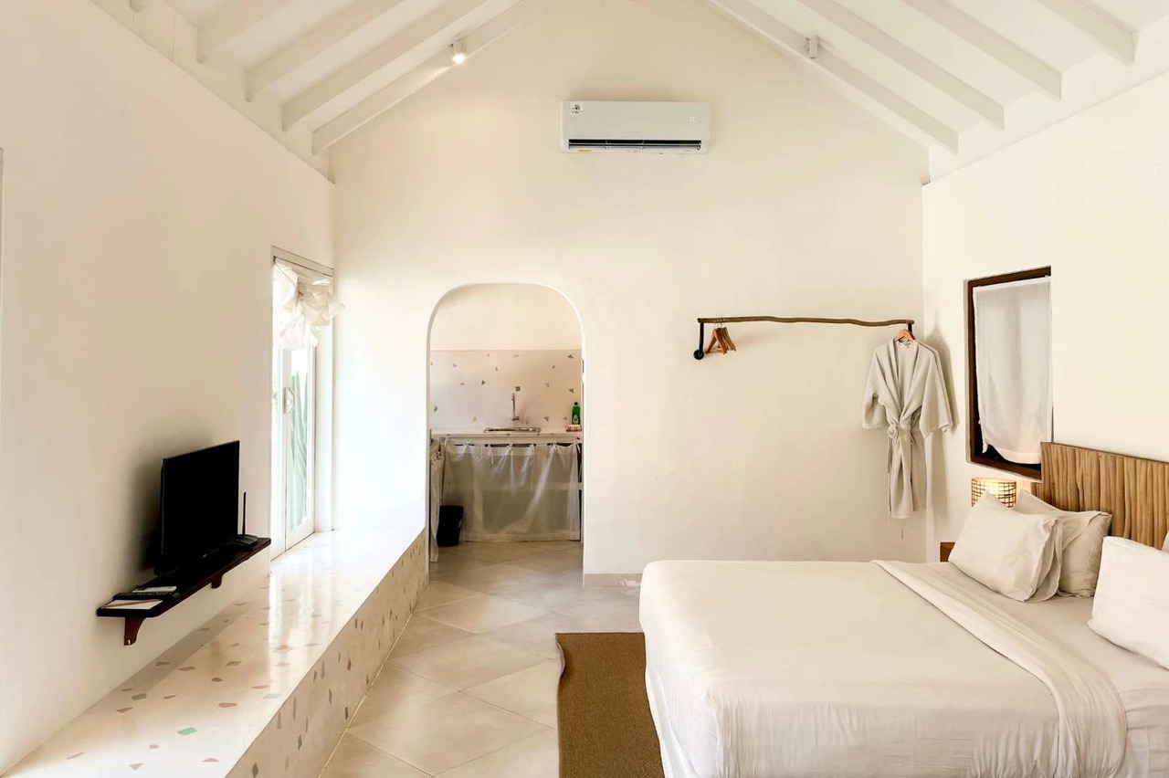 LEASEHOLD - 5BR Poolside Loft