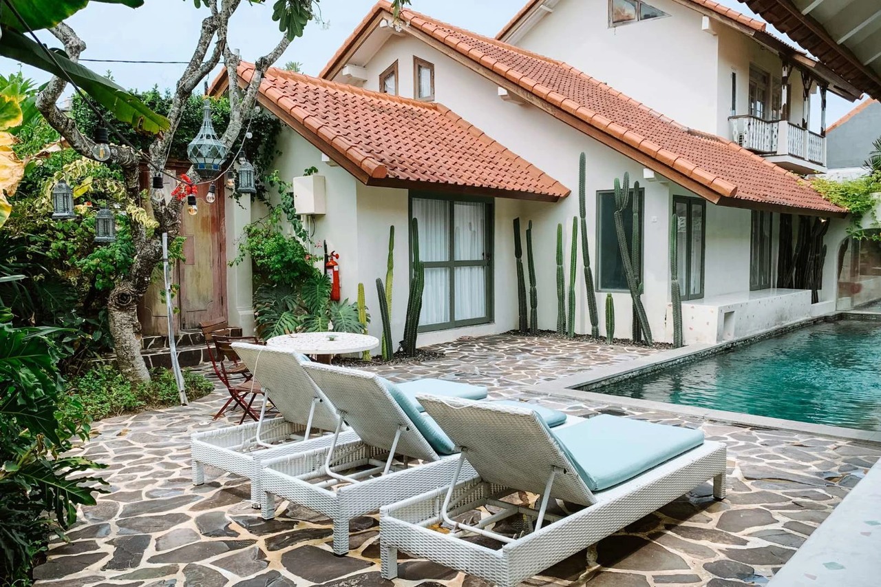 LEASEHOLD - 5BR Poolside Loft