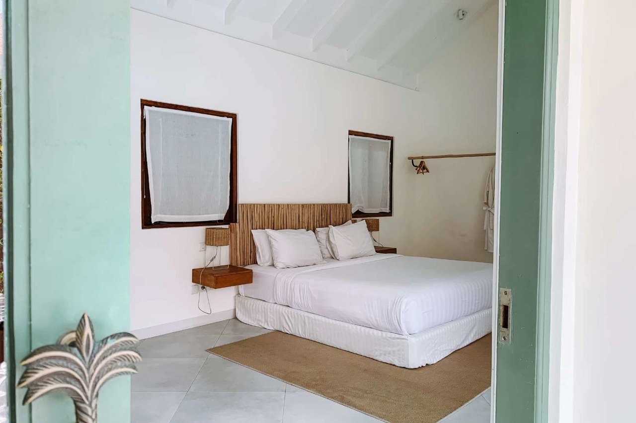 LEASEHOLD - 5BR Poolside Loft