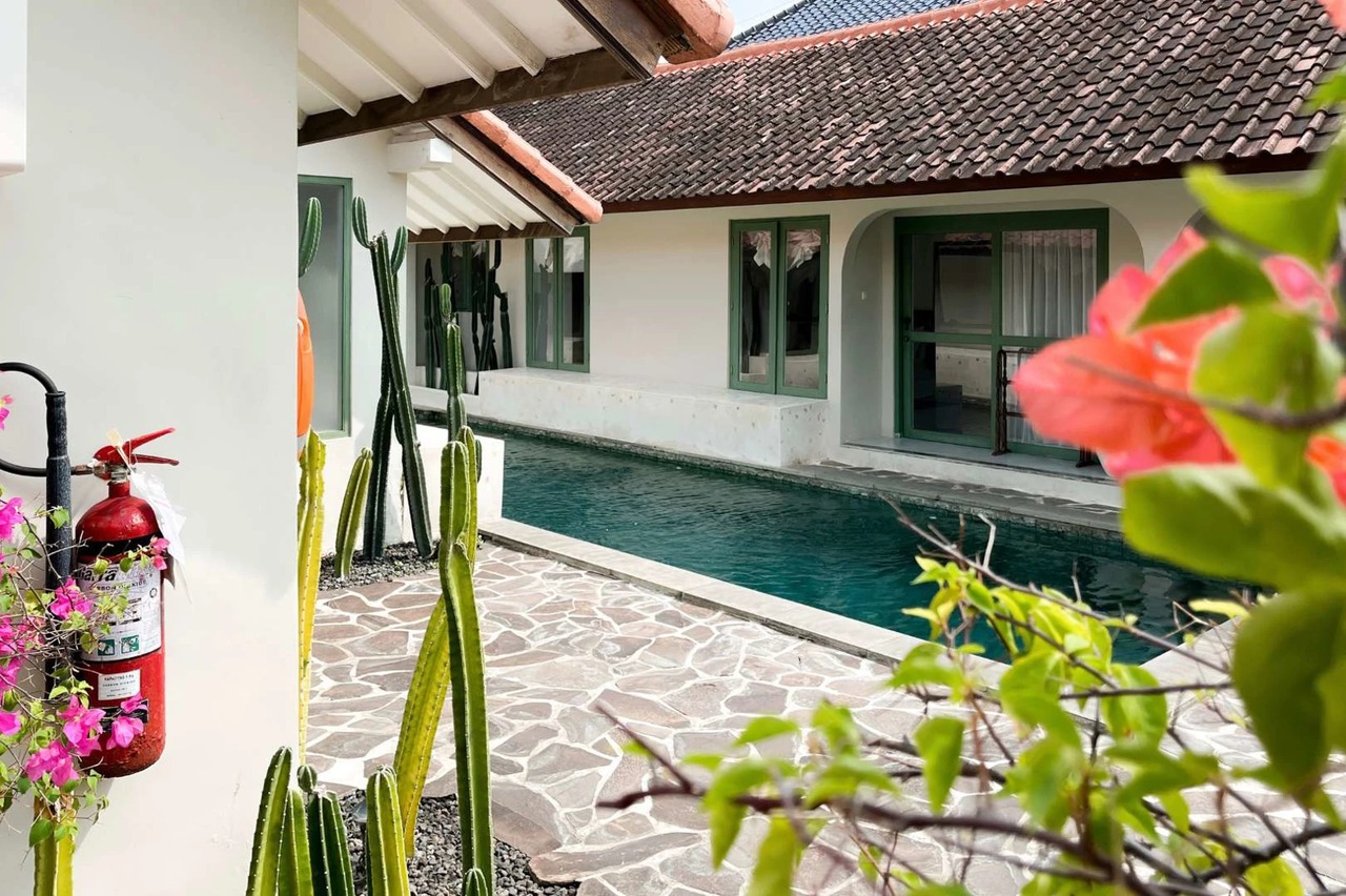 LEASEHOLD - 5BR Poolside Loft