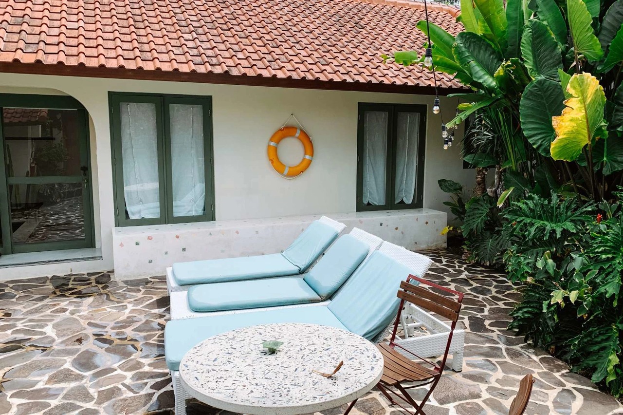 LEASEHOLD - 5BR Poolside Loft