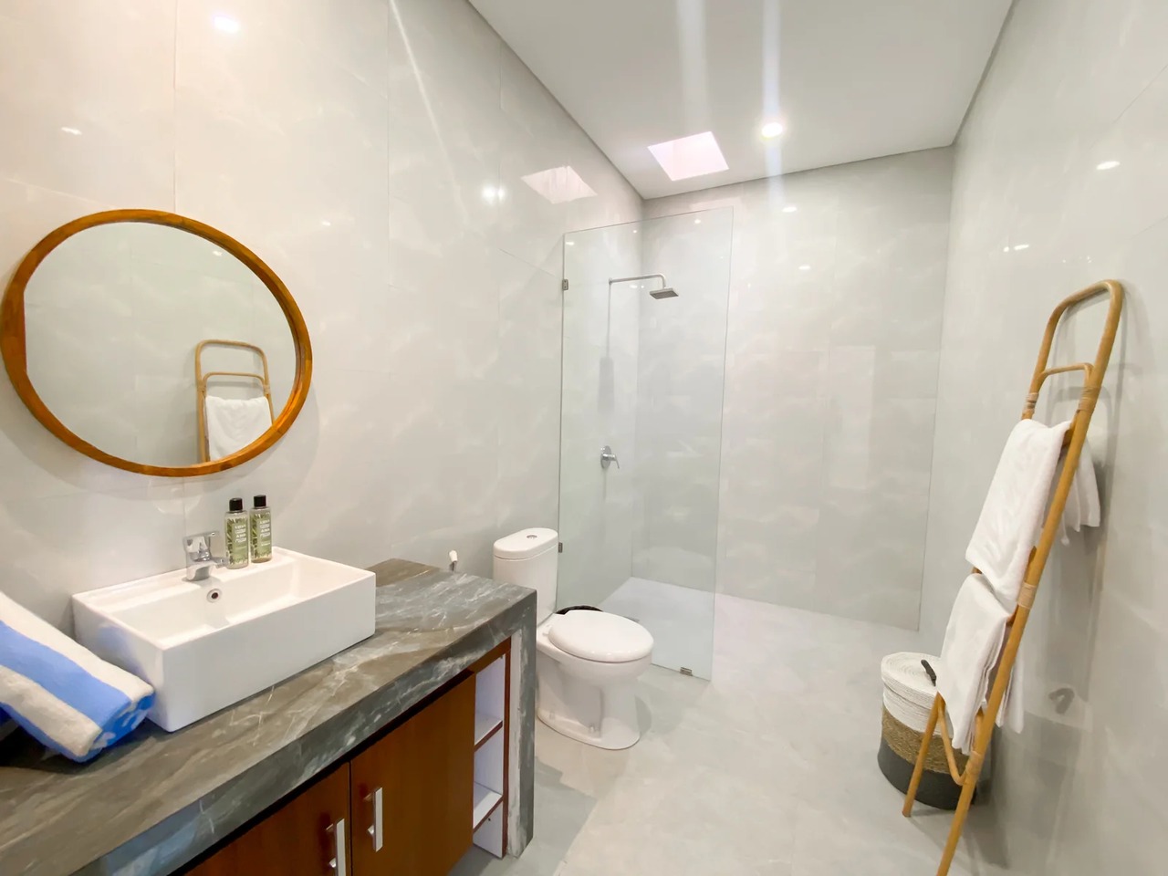 MODERN–TROPICAL 2BR VILLA ANN