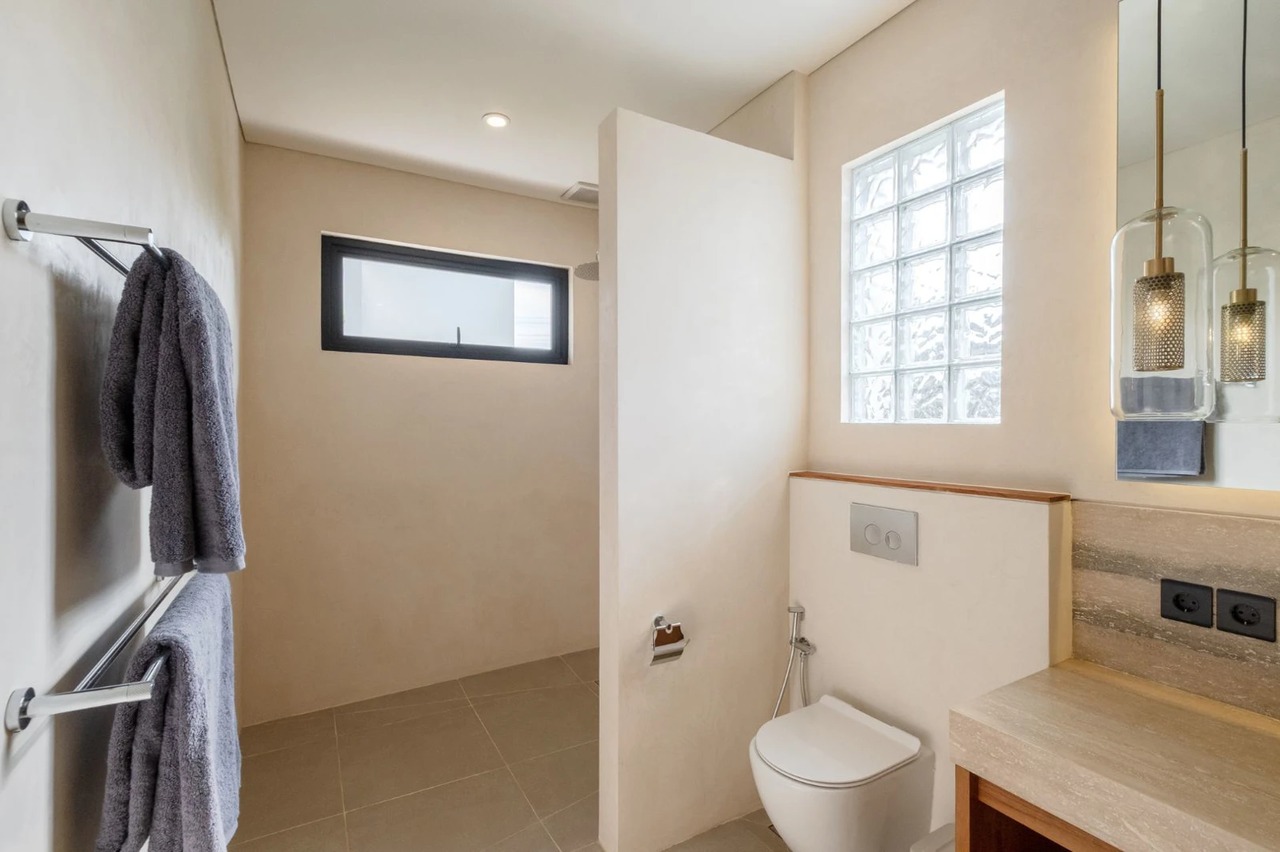 🌿 LEASEHOLD Refined 2BR Tropical Villa