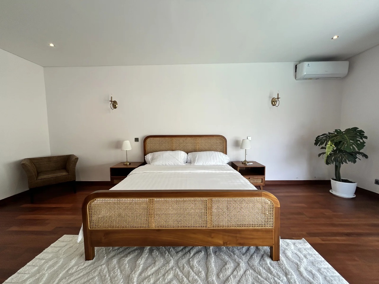 Modern 4BR Villa w/ Private Pool and Sun