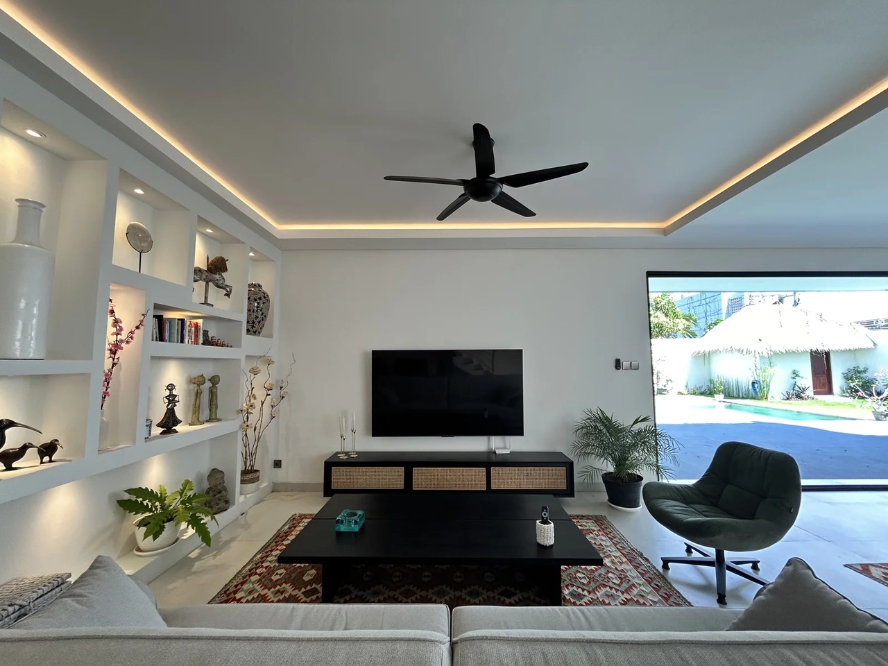 Modern 4BR Villa w/ Private Pool and Sun
