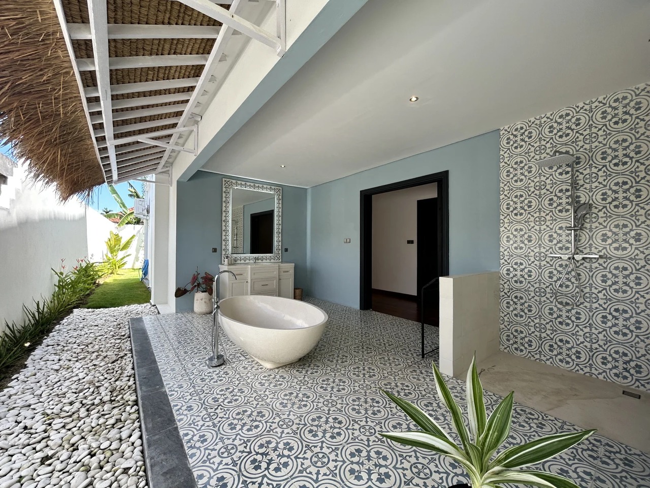 Modern 4BR Villa w/ Private Pool and Sun