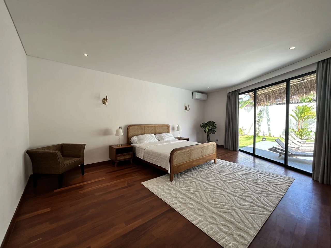 Modern 4BR Villa w/ Private Pool and Sun