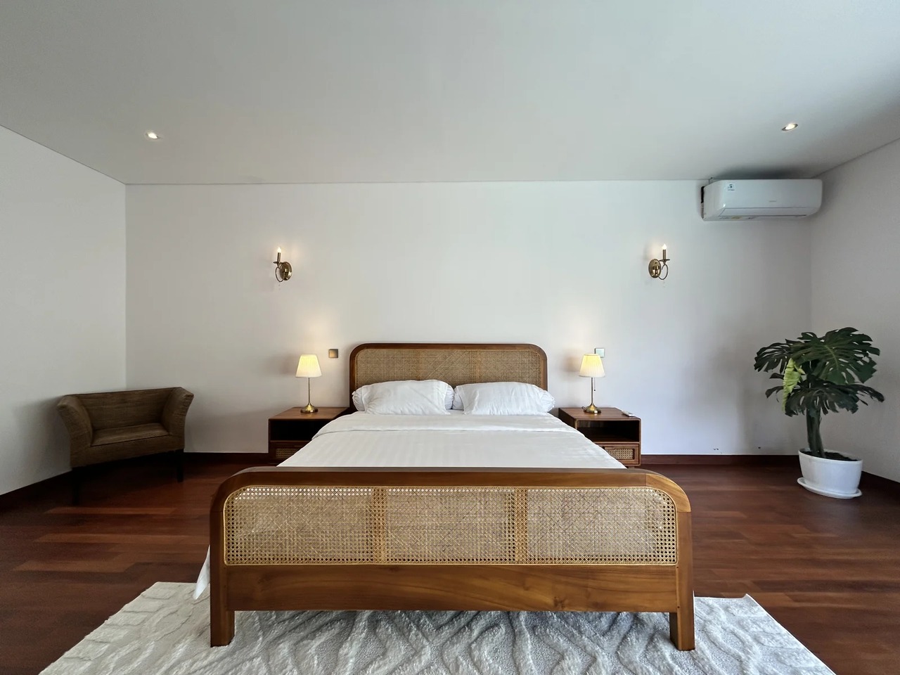 Modern 4BR Villa w/ Private Pool and Sun