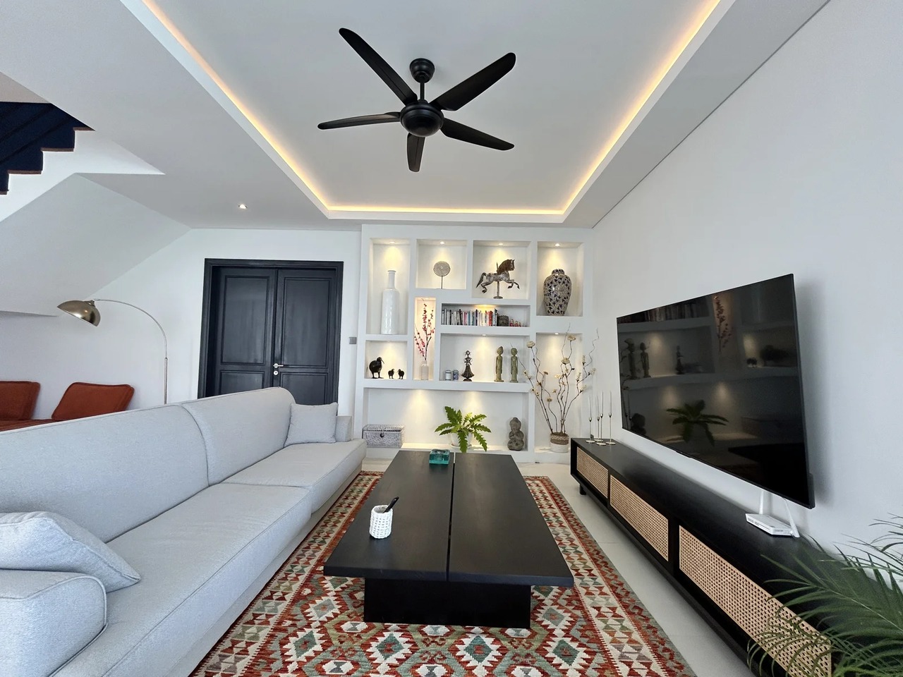 Modern 4BR Villa w/ Private Pool and Sun