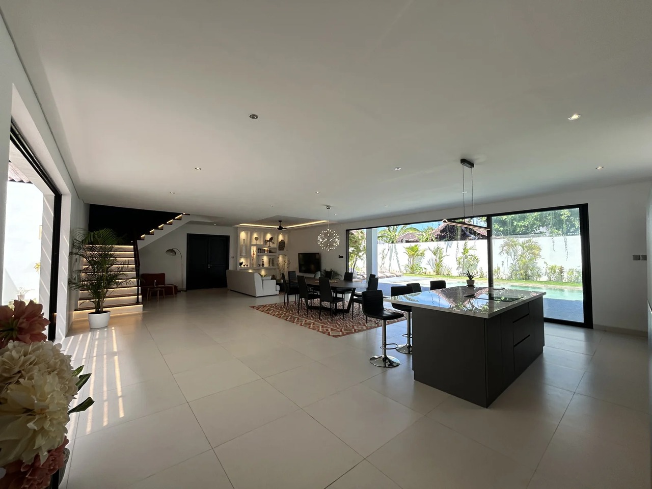 Modern 4BR Villa w/ Private Pool and Sun