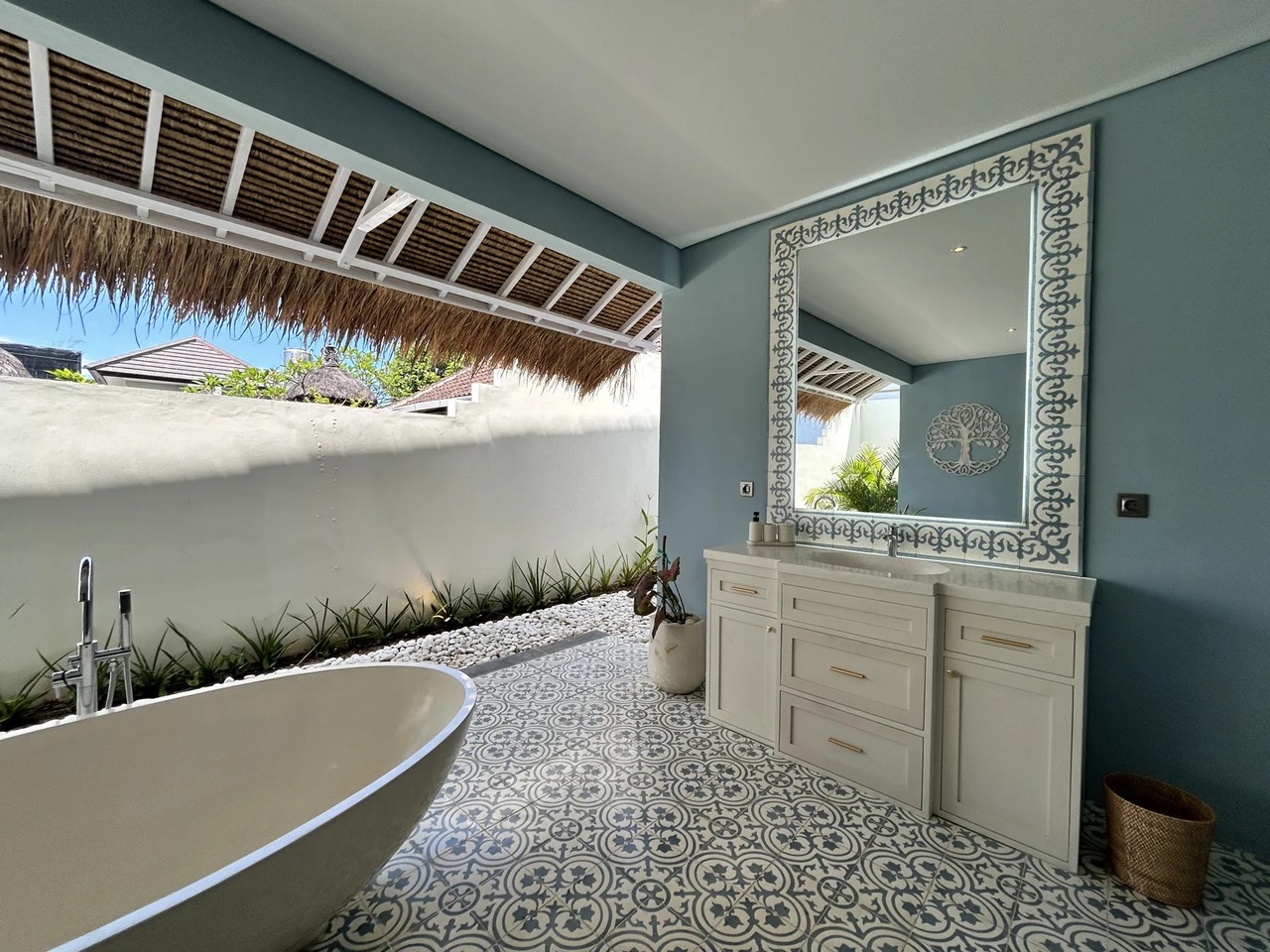Modern 4BR Villa w/ Private Pool and Sun