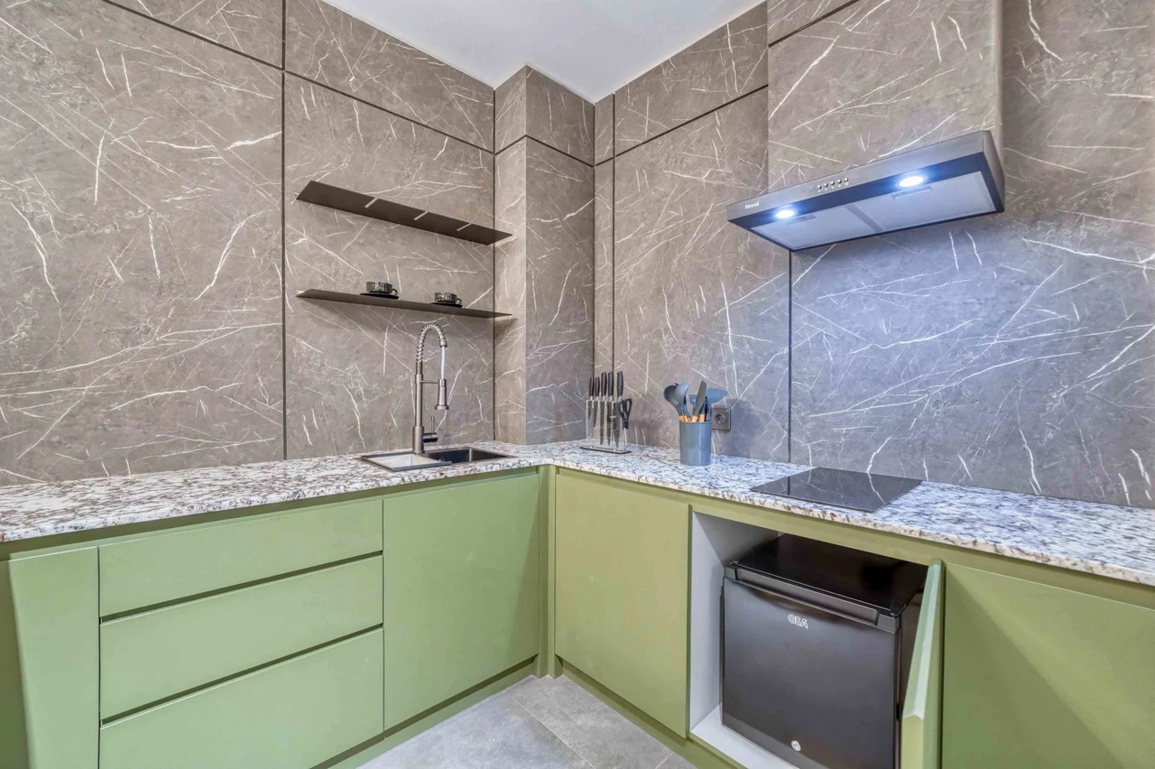 Polished 1BR Apartment w/ Rooftop Patio