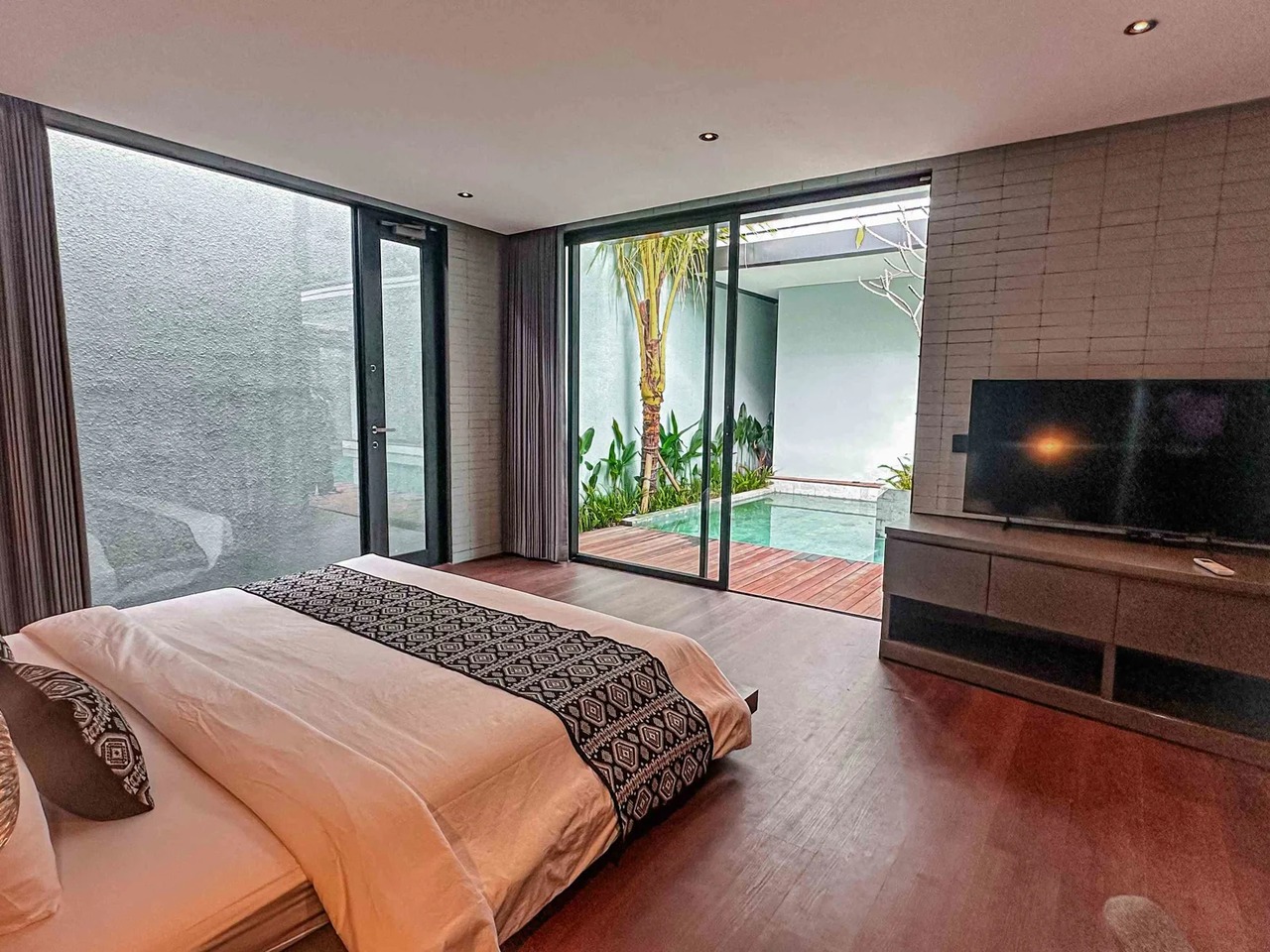 Modern 3BR Villa w/ Private Pool and Riv