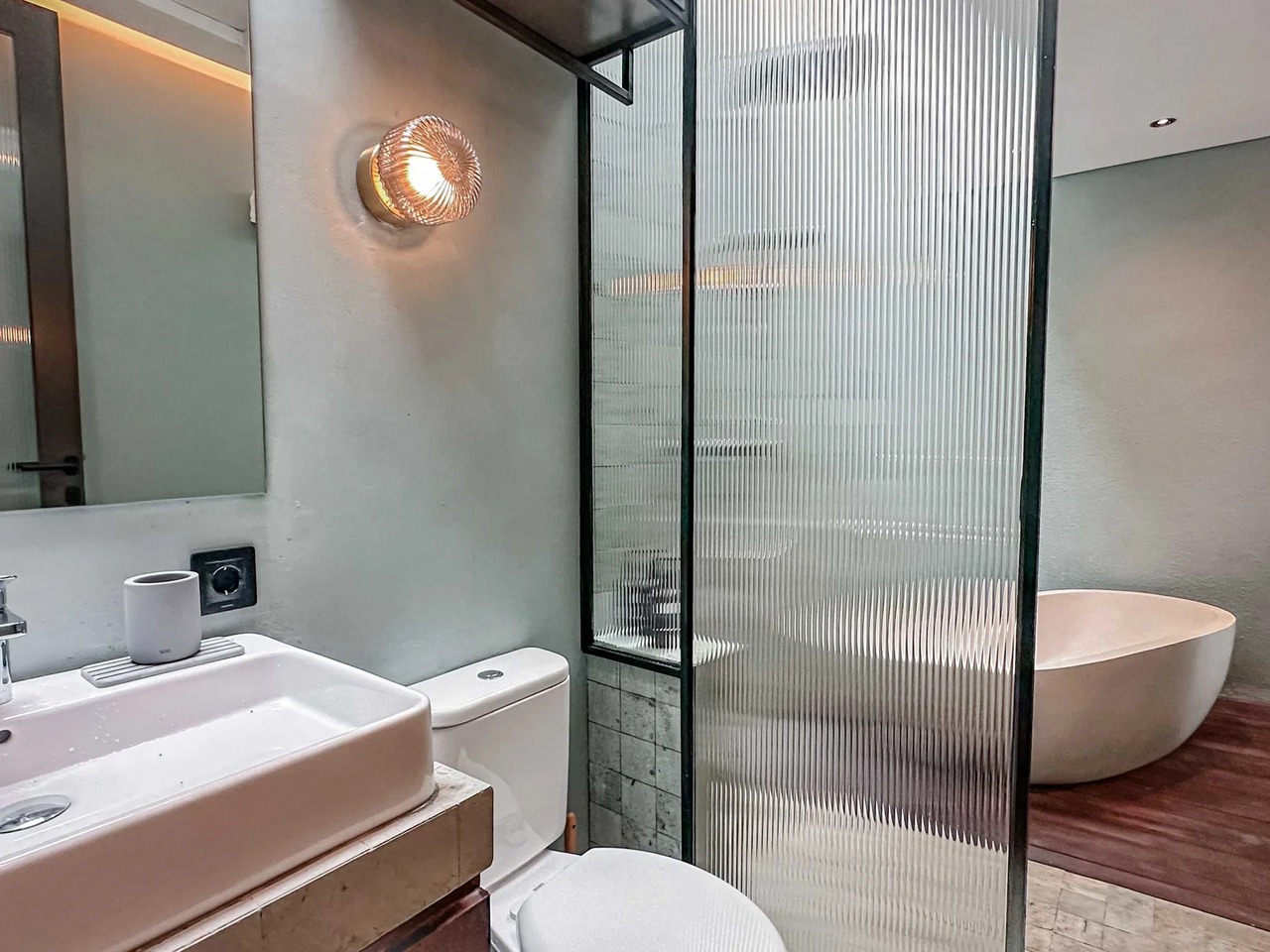 Modern 3BR Villa w/ Private Pool and Riv