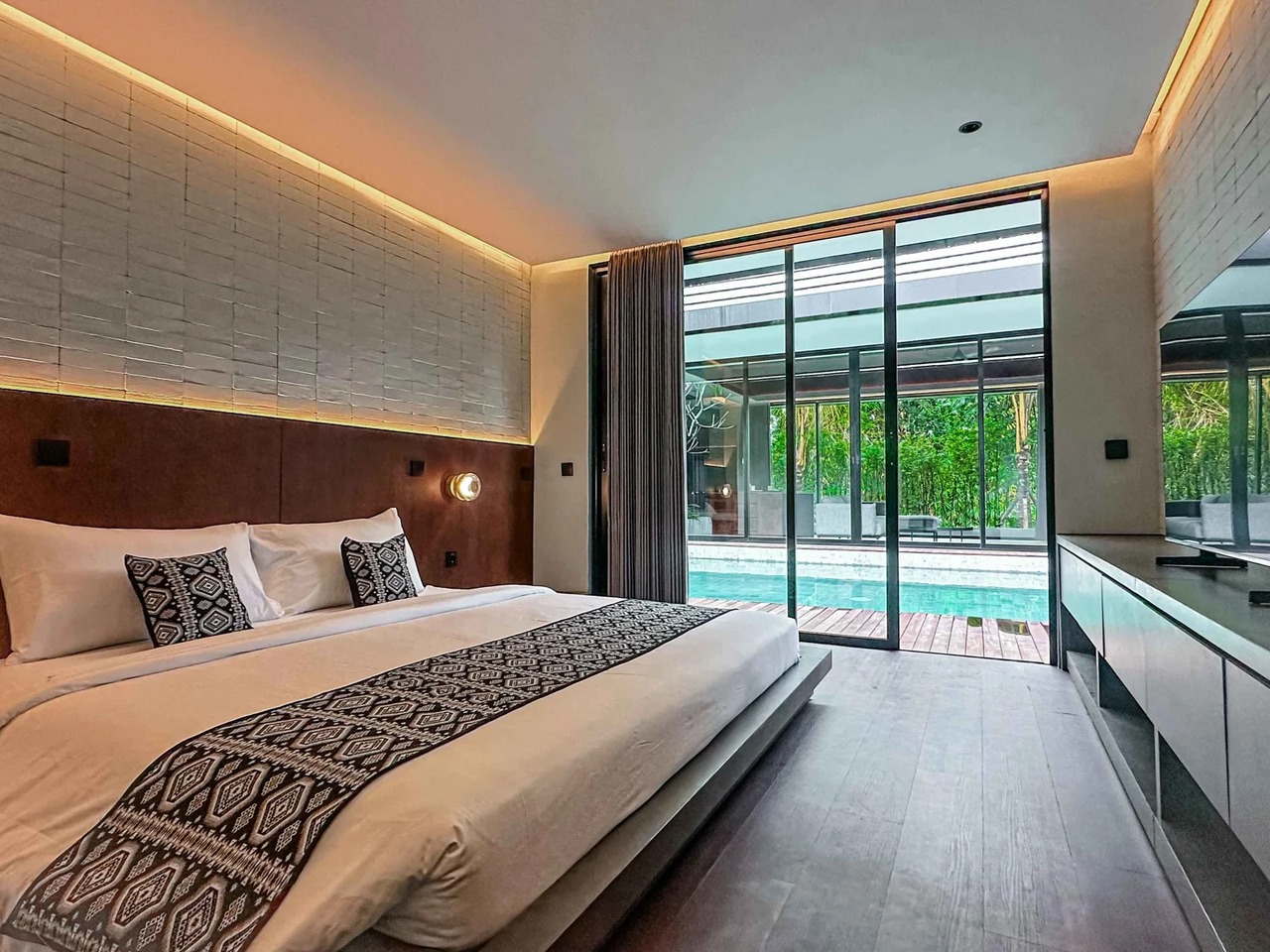 Modern 3BR Villa w/ Private Pool and Riv