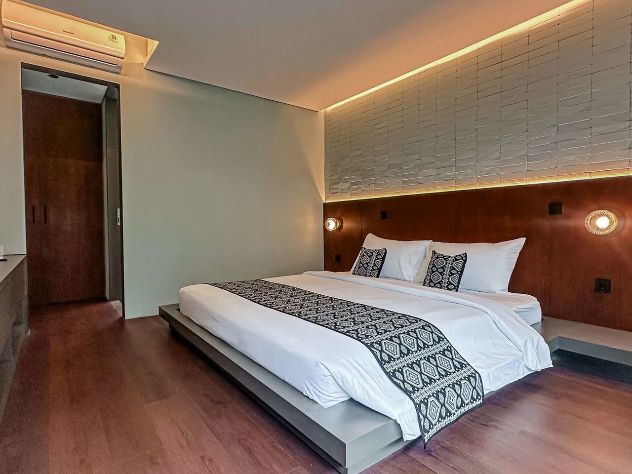 Modern 3BR Villa w/ Private Pool and Riv