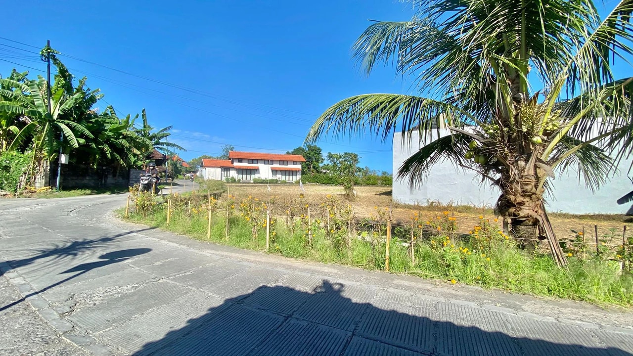 Modern 2-BR Villa for Rent – Babakan