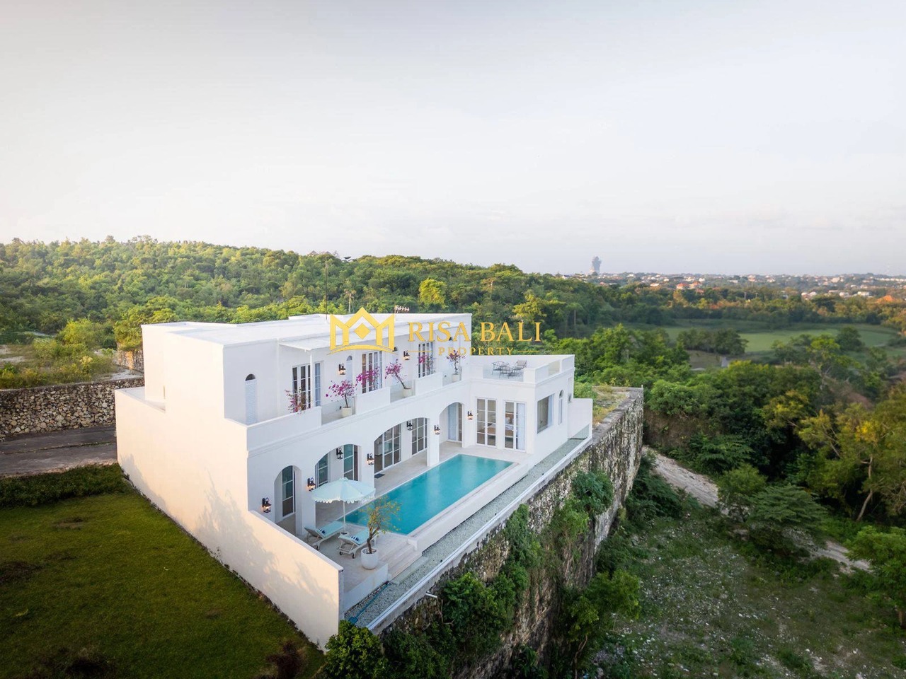 LUXURY 4-BEDROOM CLIFFTOP  OCEAN VIEW