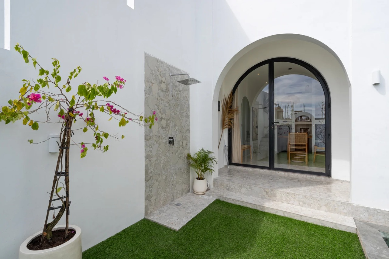 Modern 1BR Townhouse w/ Rooftop 