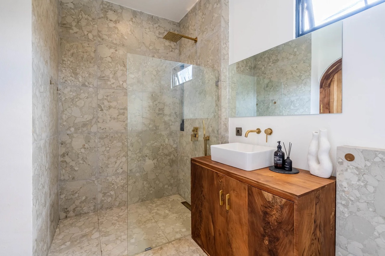 Modern 2BR Townhouse w/ Rooftop & Views