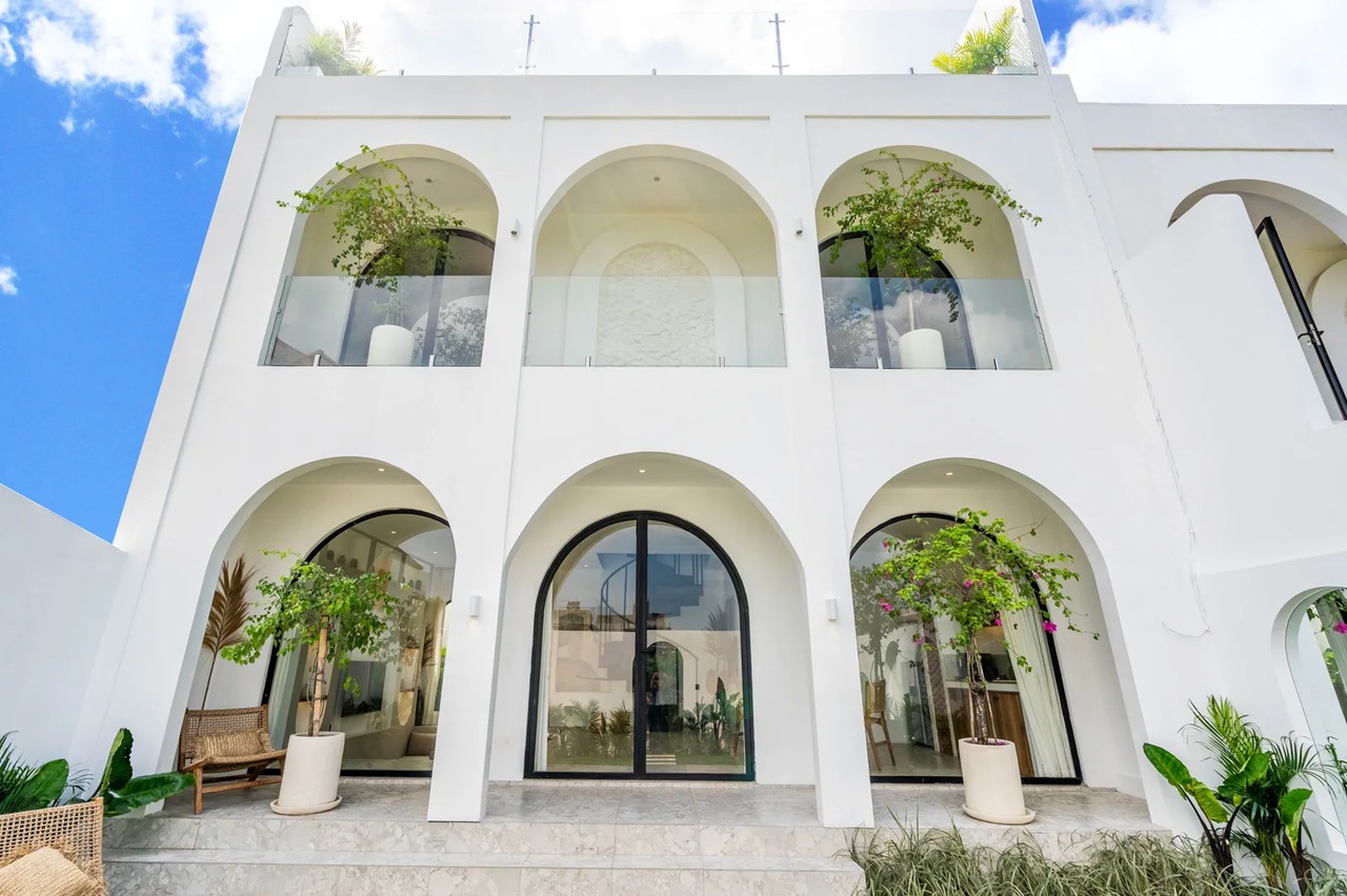 Modern 2BR Townhouse w/ Rooftop & Views