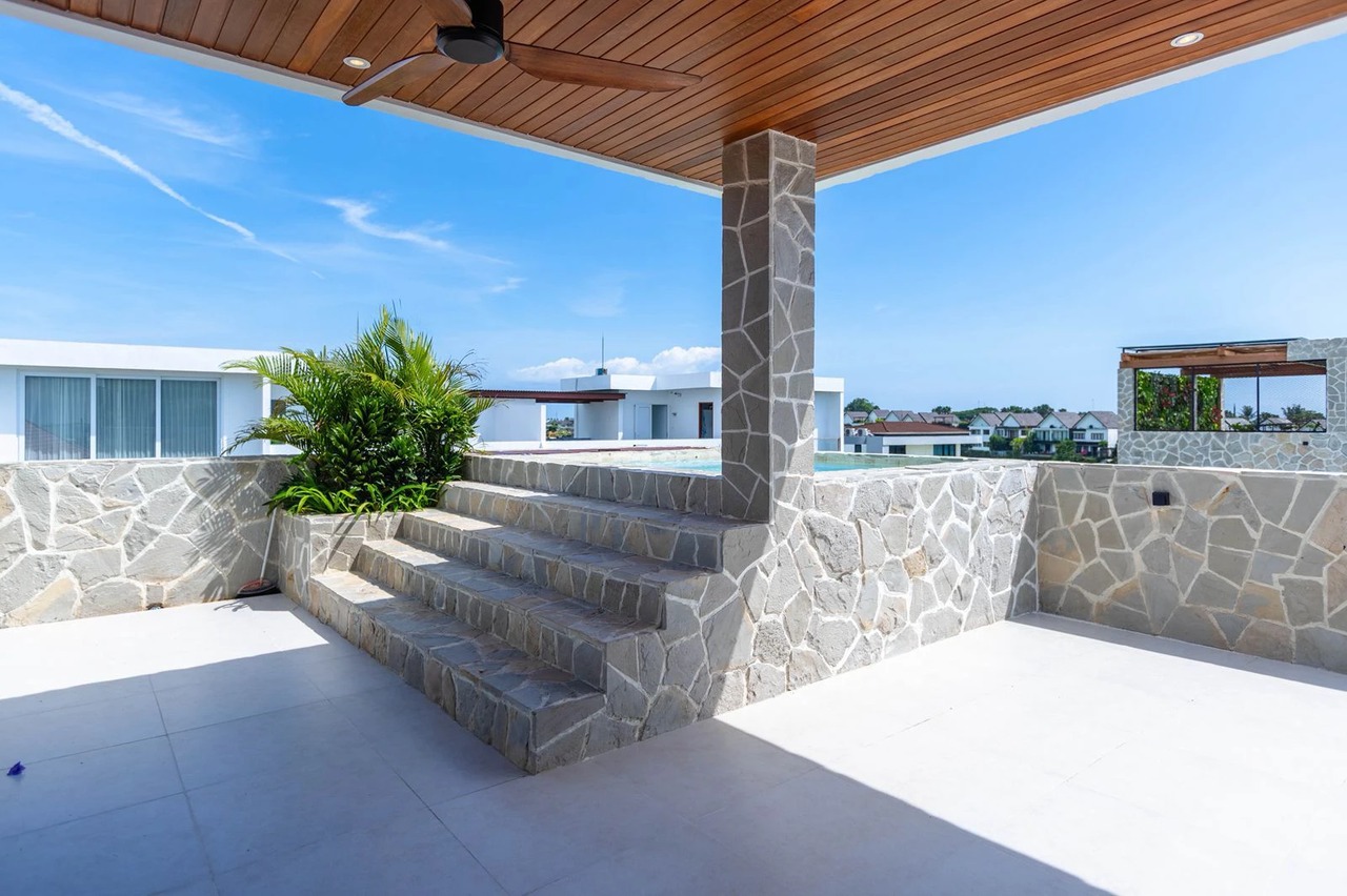Elegant 4BR Ocean-View Villa w/ Rooftop