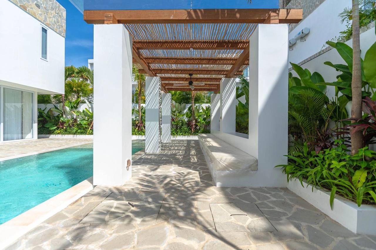 Elegant 4BR Ocean-View Villa w/ Rooftop