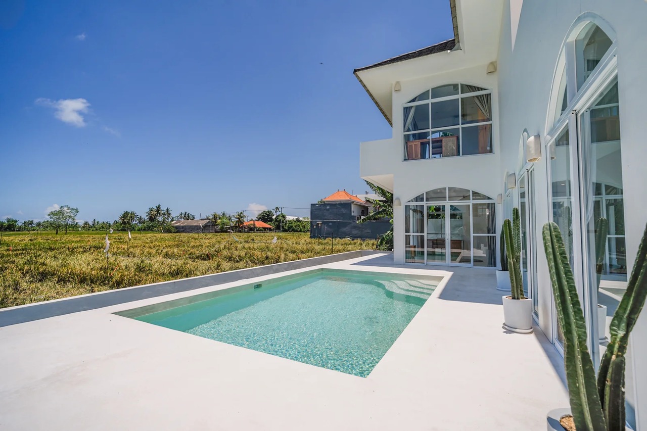 Mediterranean 2BR Oasis w/ Rooftop Views