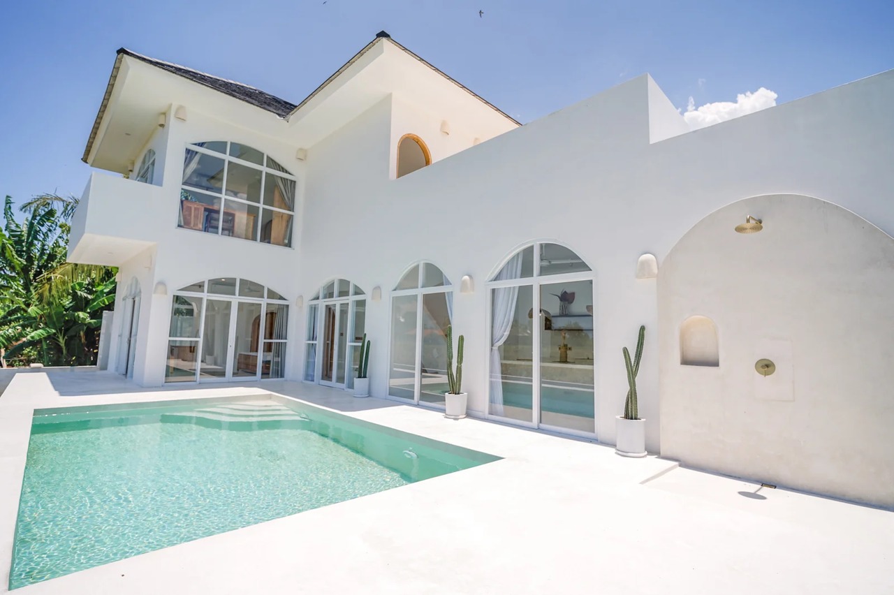 Mediterranean 2BR Oasis w/ Rooftop Views