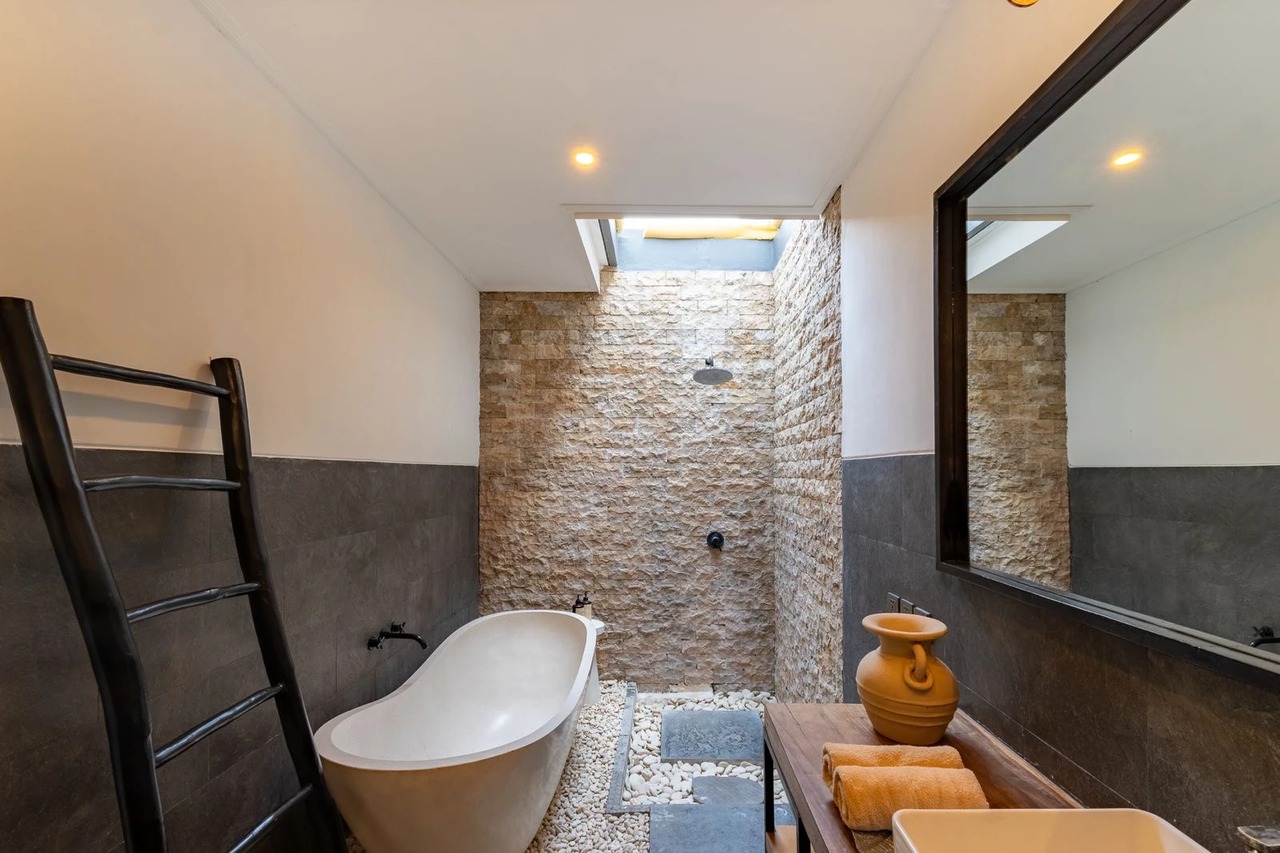 Cozy villa for Rent annually in berawa 