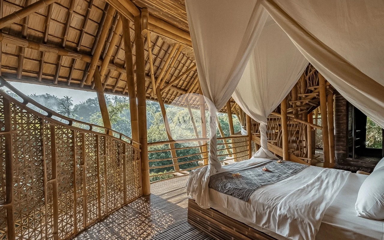 Villa Daun | 3-Br Bamboo River Sibang