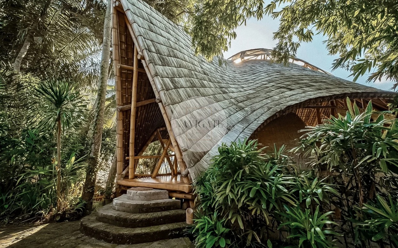 Villa Daun | 3-Br Bamboo River Sibang