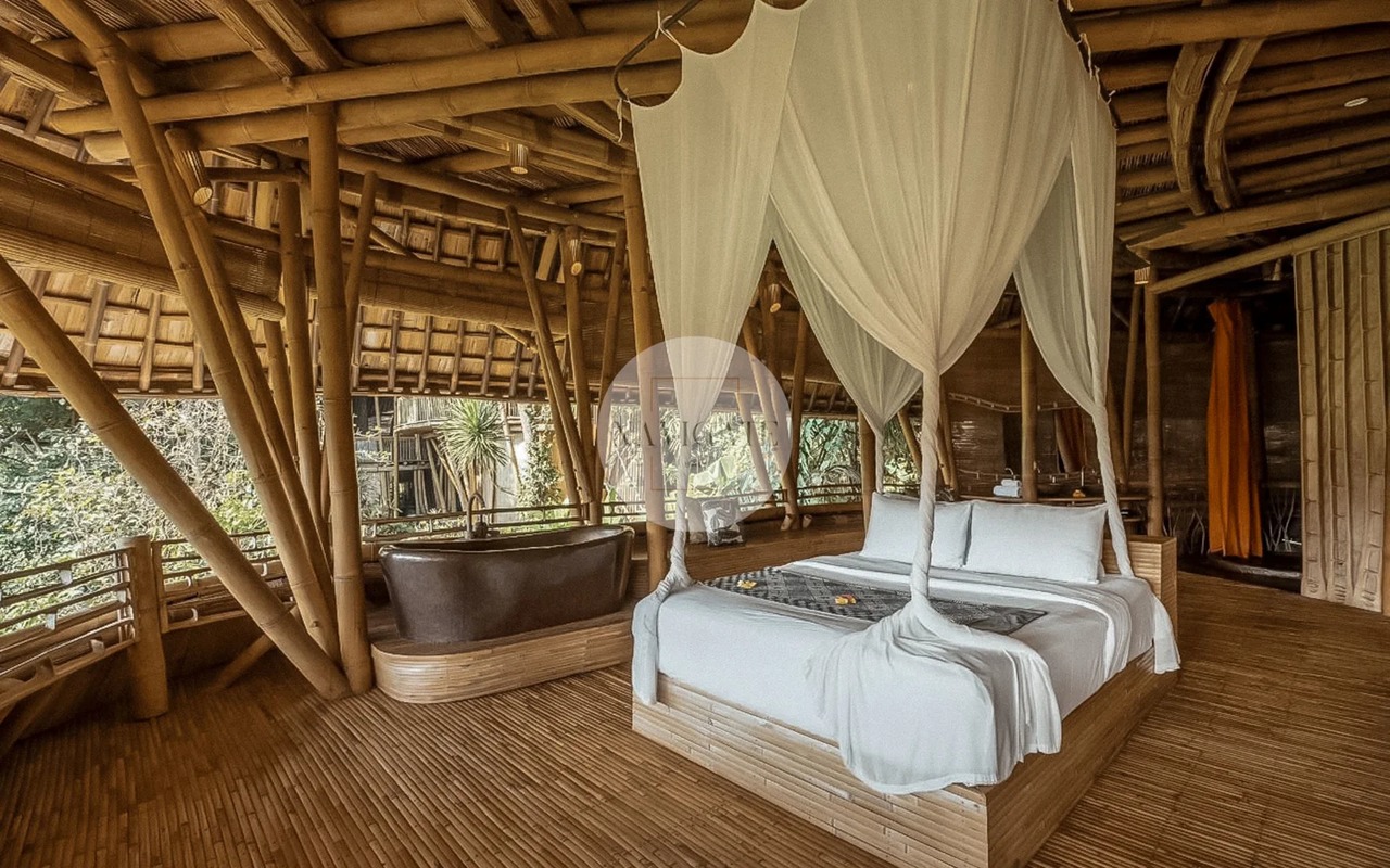 Villa Daun | 3-Br Bamboo River Sibang
