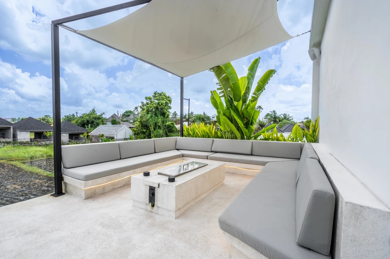 ModernRicefield Villa with Infinity Pool