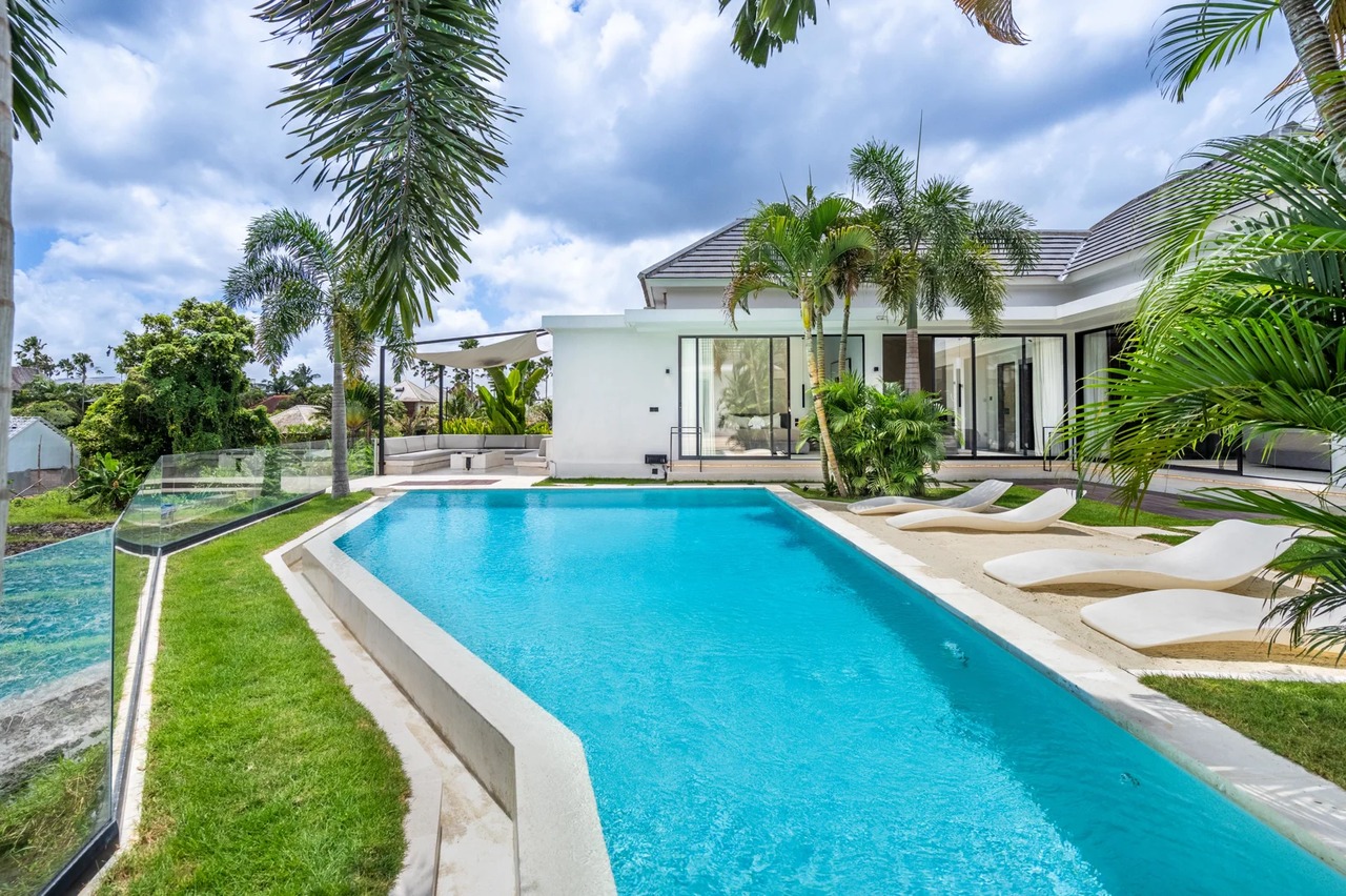 ModernRicefield Villa with Infinity Pool