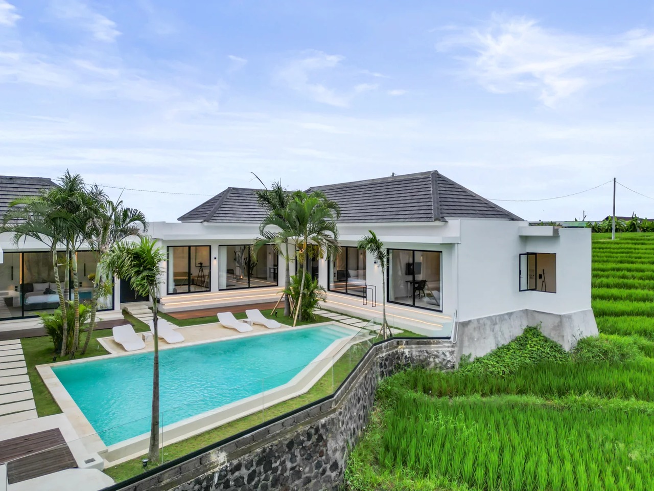 ModernRicefield Villa with Infinity Pool