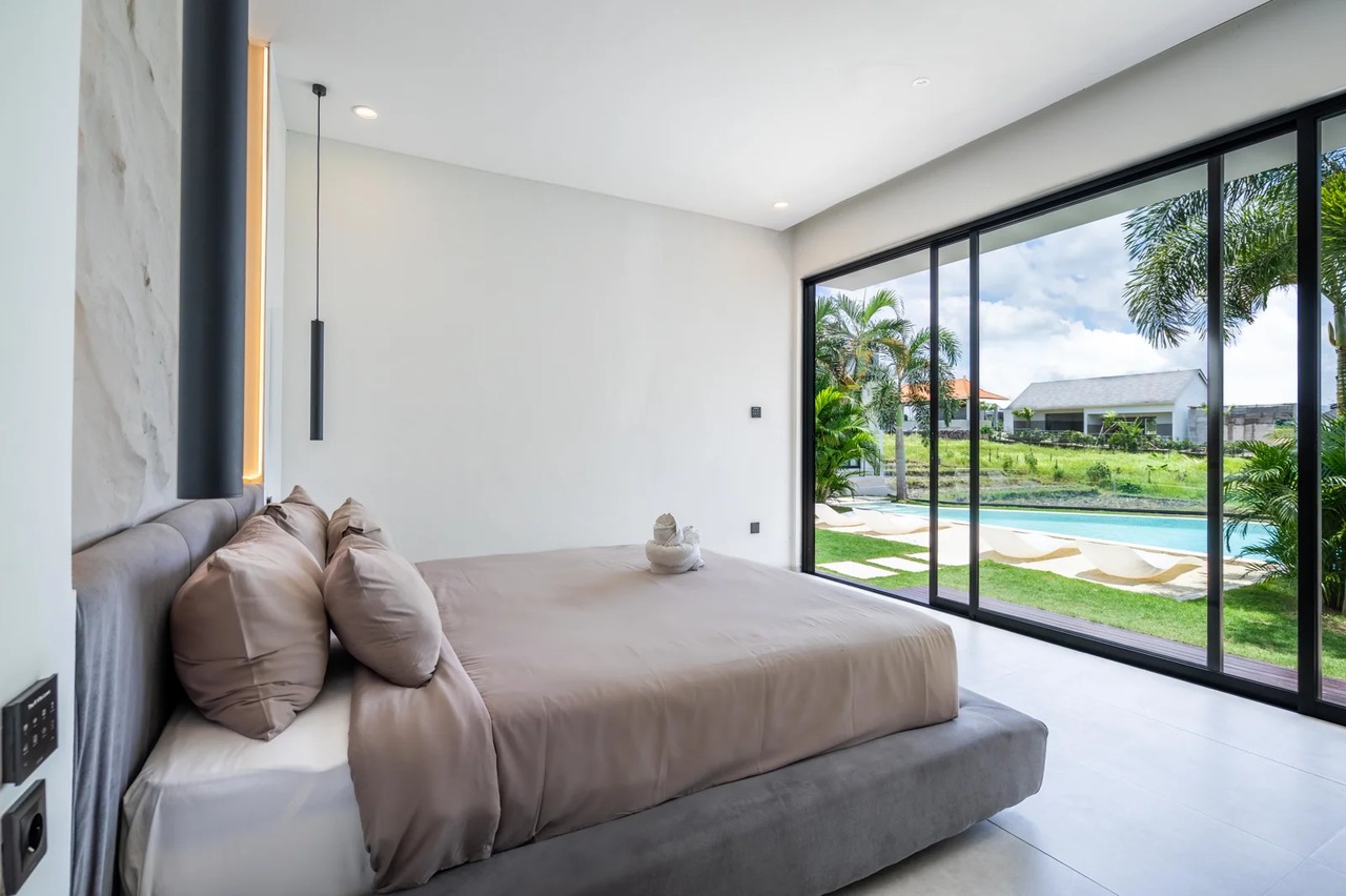 ModernRicefield Villa with Infinity Pool