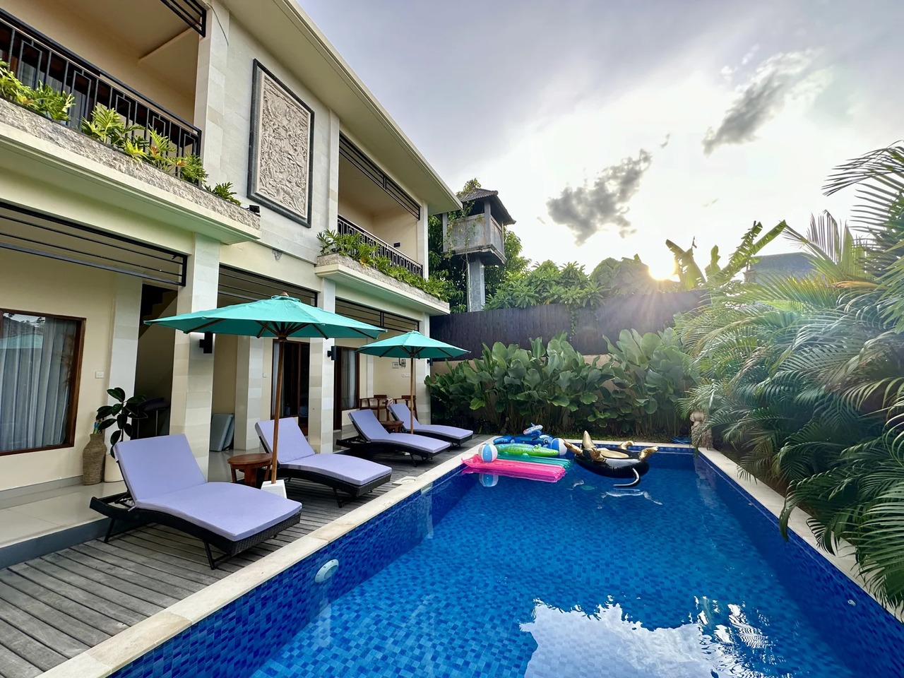 Modern 4BR Villa w/ Pool & Garden