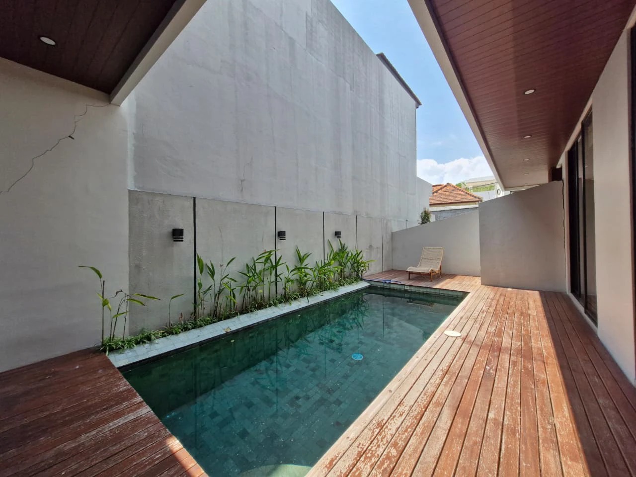 Modern design villa for Rent in parerena