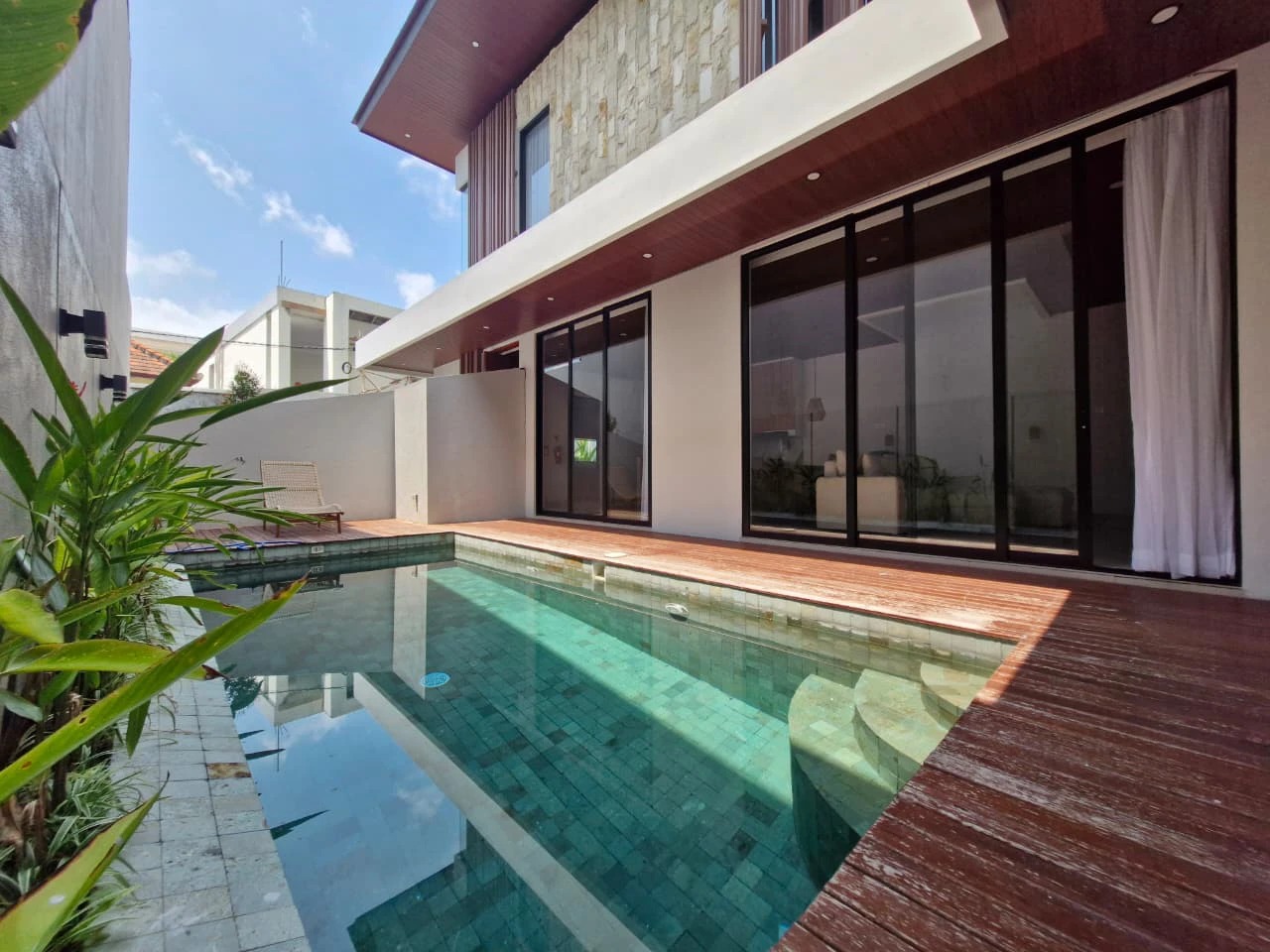 Modern design villa for Rent in parerena