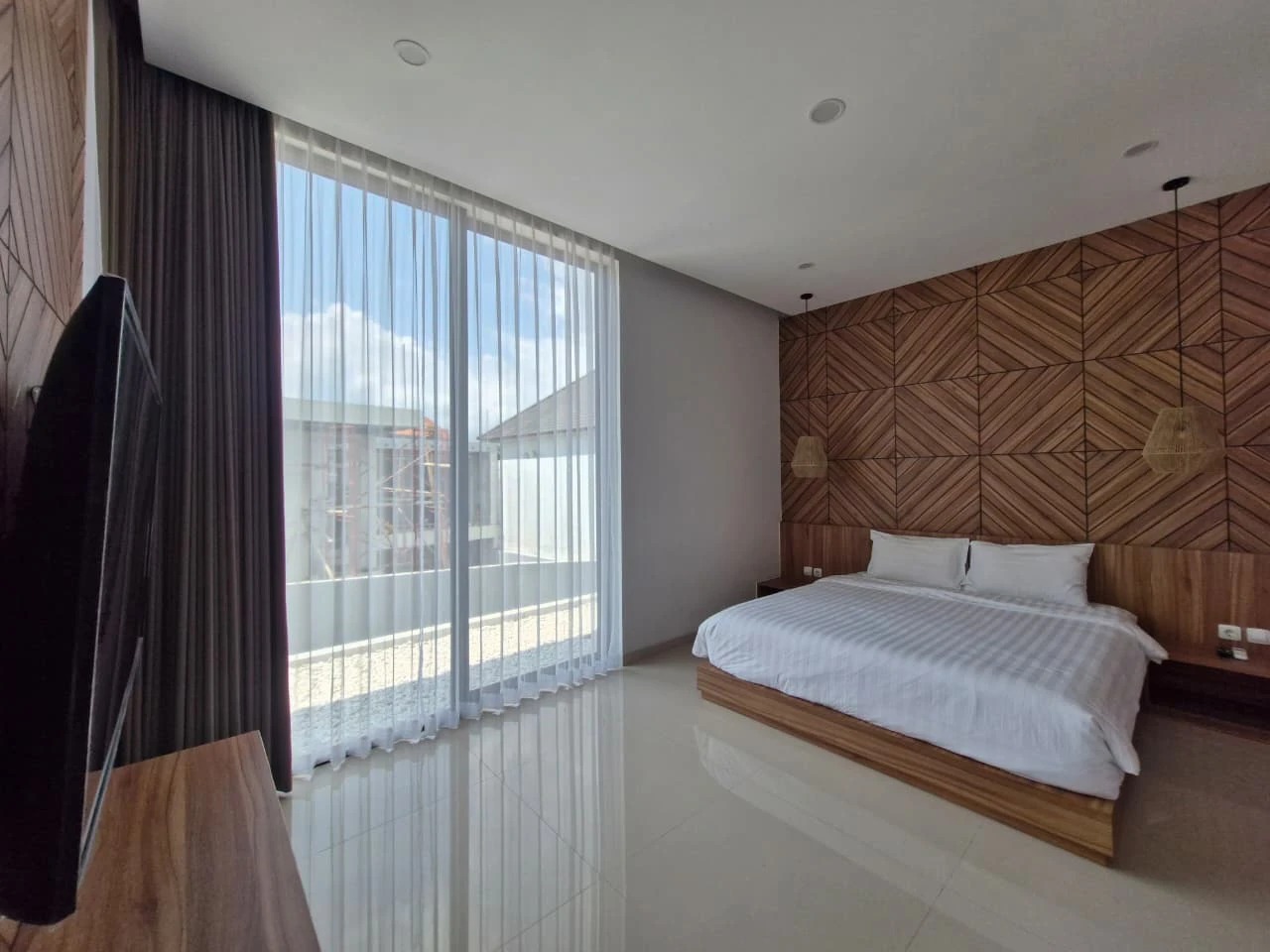 Modern design villa for Rent in parerena