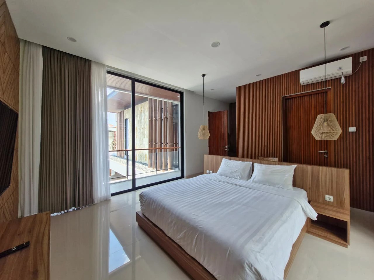 Modern design villa for Rent in parerena